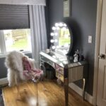 Mirror With Lightbulbs